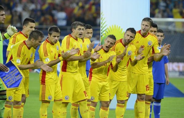 Dan Petrescu îndeamnă la un joc precaut cu Grecia: "Trebuie să avem 5-6 jucători mereu în apărare"