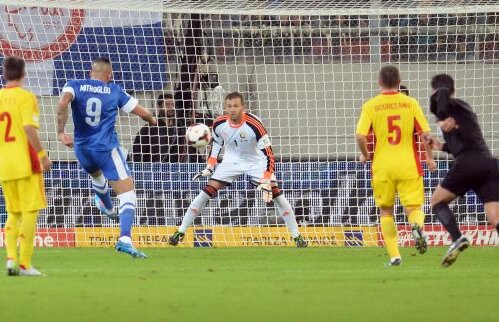 VIDEO+FOTO Mitrogliaţi » România a pierdut în Grecia, 1-3, însă golul reuşit de Stancu ne ţine încă în viaţă pentru retur
