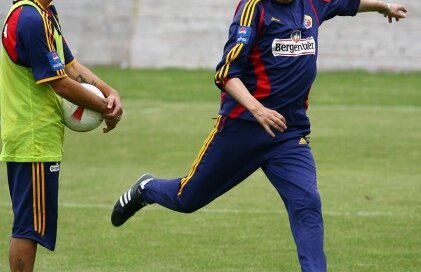 FOTO Adrian Mutu îl ia la mişto pe Victor Piţurcă! :O » Reacţia fanilor: "Gata, te-ai retras oficial de la naţională!"