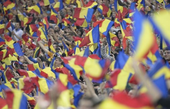 FRF pregăteşte o surpriză pentru spectatorii de la România - Grecia » 50.000 de steguleţe pe Naţional Arena