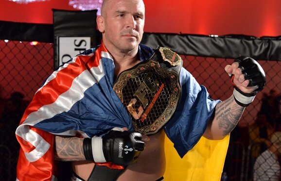 VIDEO Cătălin Zmărăndescu a mai cîştigat un titlu de campion mondial în MMA » KO în 29 de secunde