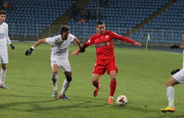 FOTO şi VIDEO Dezavantajaţi de arbitri, "cîinii" obţin victoria şi continuă drumul spre podium » Săgeata - Dinamo 0-1