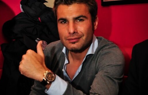 Mutu a început :S A anunţat că vine la Steaua - Petrolul, dar nu a mai ajuns după ce a petrecut pînă la 5 dimineaţa