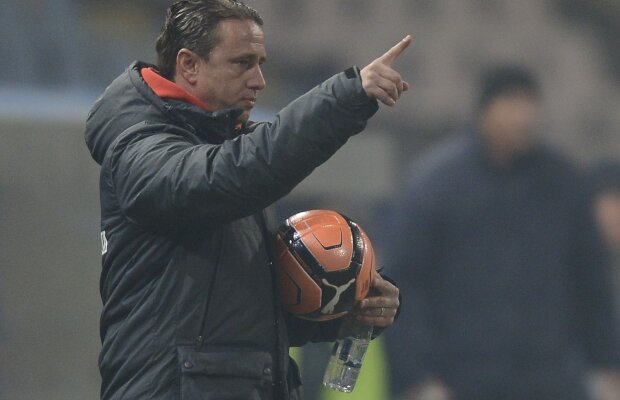 Reghecampf cere amînarea ultimelor meciuri din acest an: "Nu înţeleg de ce trebuie să jucăm pe frigul ăsta?!"