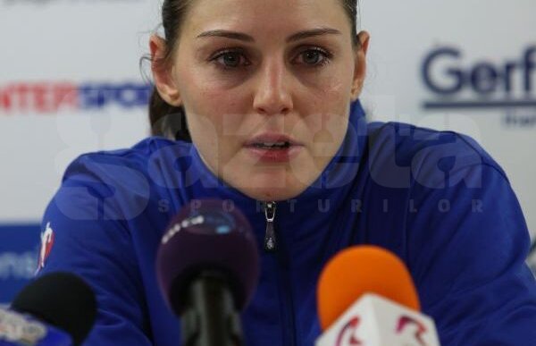 Gheorghe Tadici a trimis-o la conferinţa de presă pe Luciana Marin pentru a explica de ce a greşit atît de mult: "Din cauza mea s-a pierdut meciul!"