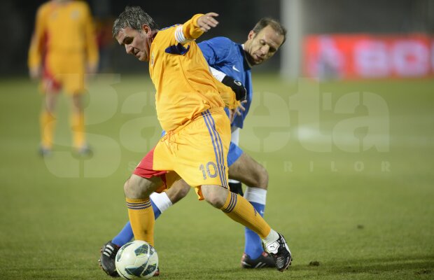 VIDEO şi FOTO "Generaţia de Aur" România 1994 - Grecia 2004  1-1 » Magicul Hagi i-a ameţit pe eleni cu driblinguri spectaculoase