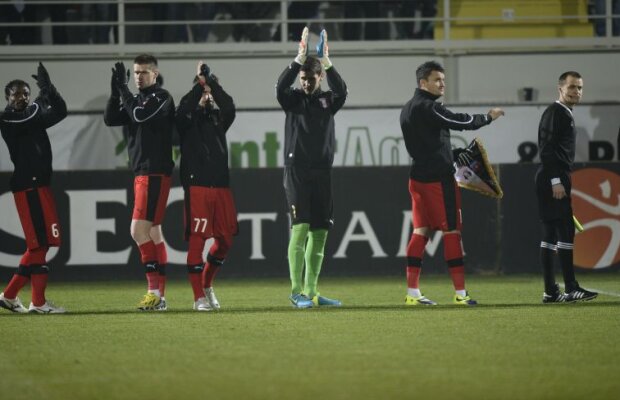 Atacul pofticioşilor » "Ciocolată şi multe dulciuri" vs "Sărmăluţe şi salată de friptură de porc" :D