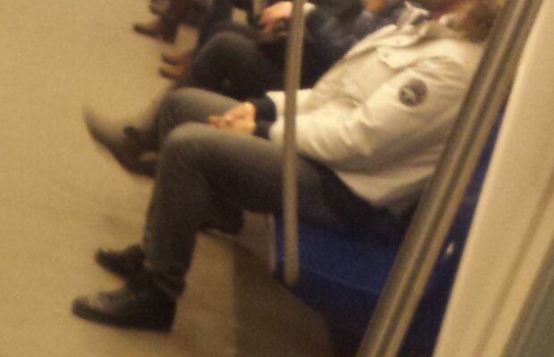 Joel nu e Ţucudean » Thomas a ales cea mai simplă metodă de transport în Bucureşti