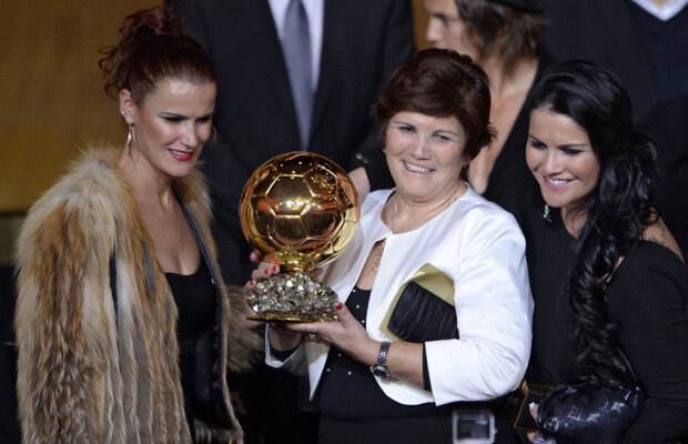 E pace între Cristiano Ronaldo şi Lionel Messi » Mama şi surorile portughezului s-au pozat cu argentinianul