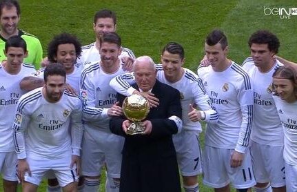 FOTO şi VIDEO "Bernabeu" fabulos » Coregrafie de 24 de carate pentru Cristiano Ronaldo, care le-a prezentat fanilor "Balonul de Aur"