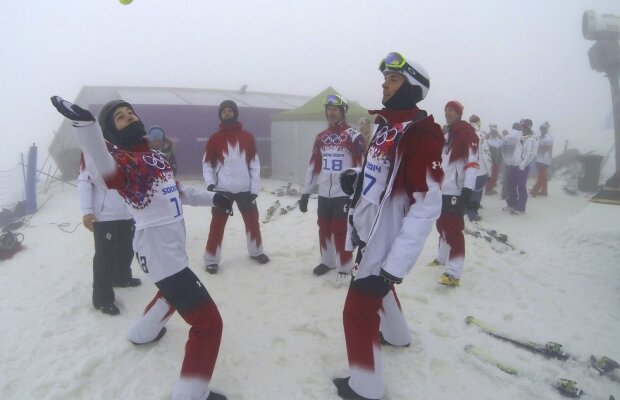 Imaginea zilei la Jocurile Olimpice de la Soci » Tenis în loc de snowboarding