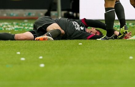 FOTO 13 puncte de sutură! » Christoph Moritz, mijlocaşul lui Mainz, a avut fruntea tăiată de crampoanele adversarului