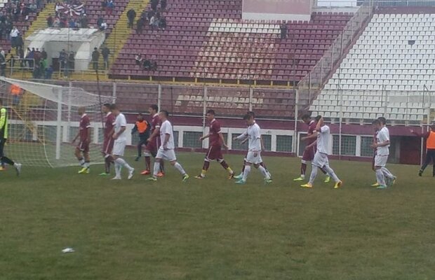 VIDEO Rapid a învins cu 2-0 FC Voluntari » Daniel Niculae a înscris un gol spectaculos, în faţa a aproximativ 5.000 de fani