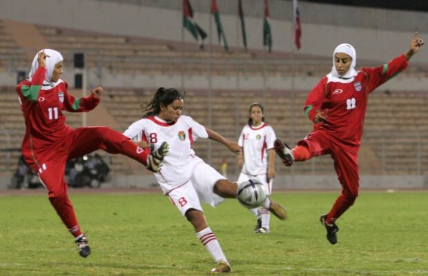 Decizie incredibilă luată de FIFA! S-a aprobat purtarea vălului islamic şi a turbanului pe terenul de fotbal