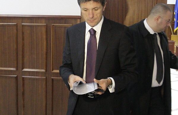 De ce a fost condamnat Popescu deşi a plătit dările către stat în cazul Bratu? » Un avocat explică: "Nu poţi da impozit pentru o maşină furată!"