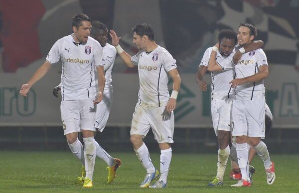 VIDEO Se ţin aproape de Steaua » Astralii se impun în faţa Pandurilor, 2-0, şi rămîn la 4 puncte de lider