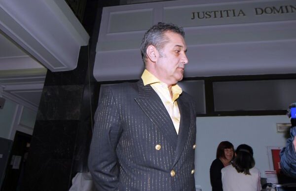 Primul interviu cu Gigi Becali din închisoare » Mărturie impresionantă: "Nu mai am nimic, asta e vocea durerii din sufletul meu!"