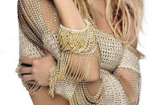 Shakira îşi descrie relaţia cu Pique: "Gerard e fundaşul, eu portarul" :)