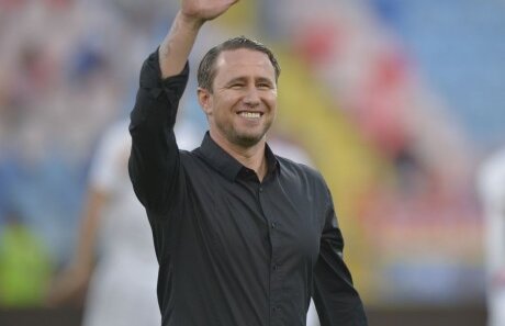 Laurenţiu Reghecampf continuă să fie ironic la adresa lui Dinamo: "Nouă ne-ar luat trei zile să cîntăm despre toate victoriile din cupele europene!" :D