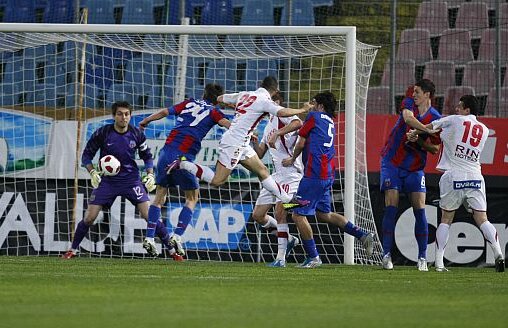 Cu botniţa pusă » "Cîinii" n-au mai învins-o pe Steaua de 7 meciuri!