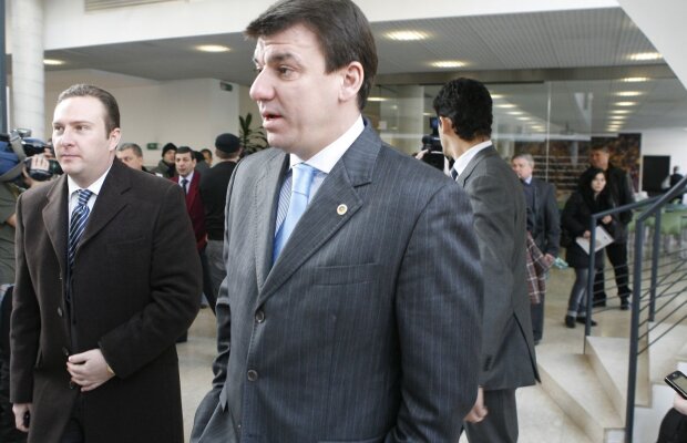 Răscoala lui Didi » Prodan e ameninţat cu demiterea după ce a afirmat că a plătit prime juniorilor din propriul buzunar