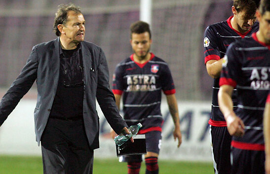 Ewald Lienen strînge rîndurile înainte de meciul cu Dinamo: "Absenţa lui Flavius Stoican e neimportantă, tot 11 intră pe teren"