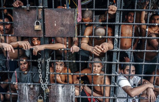 Aviz potenţialilor huligani » Brazilia înseamnă şi tortură, şi celule supraaglomerate: ”Închisorile iadului”