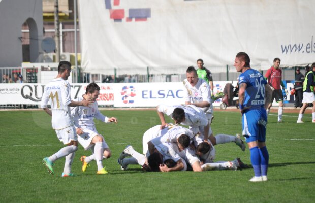 FOTO şi VIDEO Hattrick spectaculos al lui Fulop şi gorjenii îşi pot lua adio de la locul 4 » FC Botoşani - Pandurii 3-2