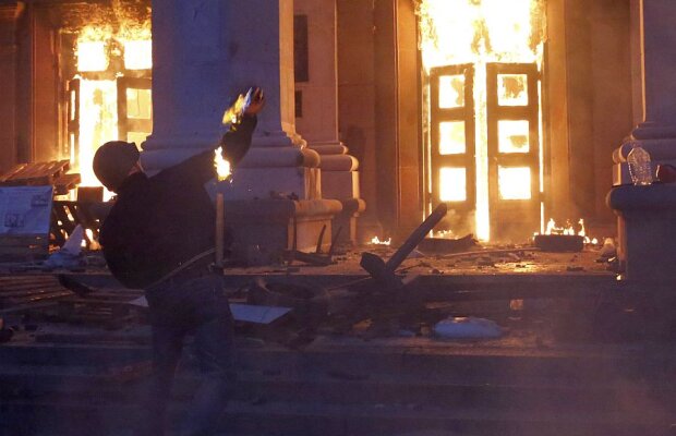 46 de morţi după mitingul fanilor! Un marş comun al suporterilor lui Cernomoreţ şi Metalist s-a transformat în tragedie