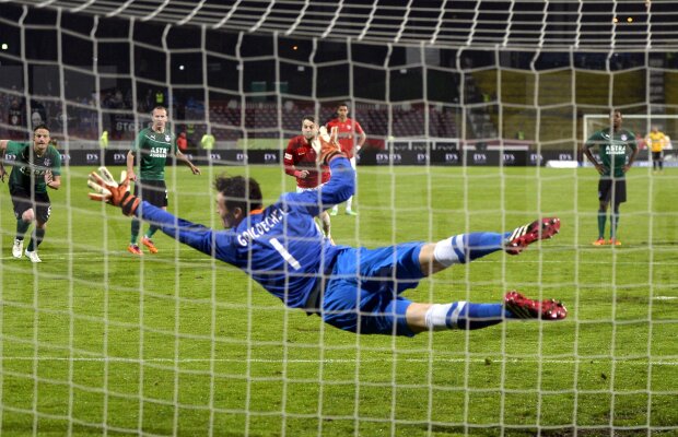 Steaua caută soluţii pentru a-l înlocui pe Ciprian Tătăruşanu! Laurenţiu Reghecampf urmăreşte doi portari din Liga 1 » Care sînt variantele