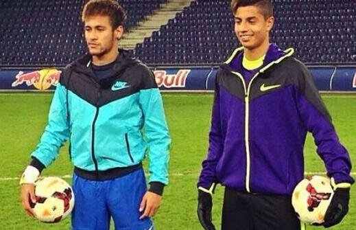 VIDEO El e viitorul » AC Milan l-a promovat la prima echipă pe Hachim Mastour, unul dintre cei mai talentaţi tineri din lume!