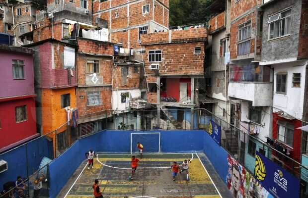 Maria Andrieş despre turneul final: "Cu cîteva săptămîni înaintea CM, Brazilia nu mai e patria lui Pele, ci ţara lui Dorel, constructorul junglei"