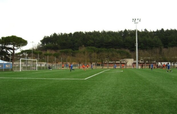 FOTO Paradisul verde » Mîine încep meciurile finalei Cupei Coca-Cola. Cum arată baza la care se vor pregăti cîştigătorii