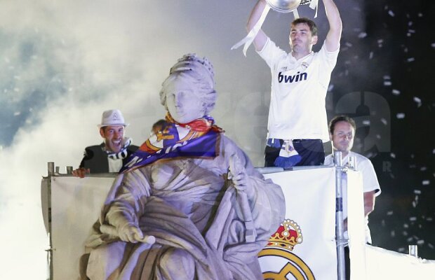 FOTO Sărbătoare de zile mari la Cibeles » "Galacticii" de la Real Madrid au sărbătorit alături de suporteri pînă la 6:30 dimineaţa!