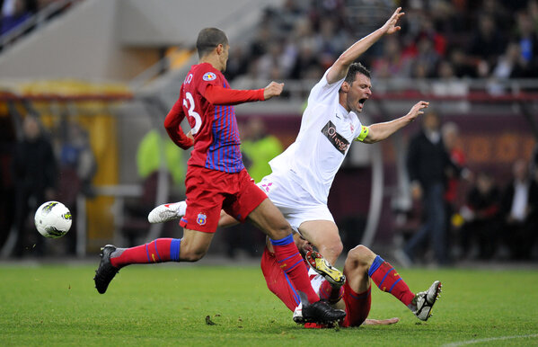 Un mare dinamovist îi taxează pe stelişti: "Să o lase mai uşor cu aroganţa asta! Oricum e deranjantă"