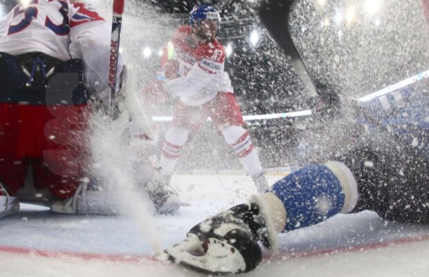 AUDIO Hochei pe pămînt nu există! Un reportaj la Europa FM despre ce a însemnat închiderea unicului patinoar din Bucureşti