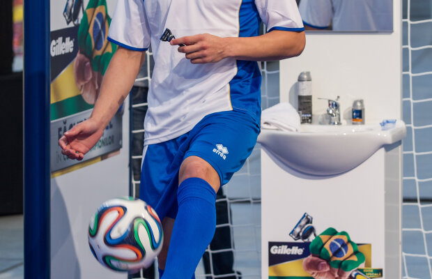 George Ţucudean şi Florin Gardoş, coechipieri la fotbal şi bărbierit!