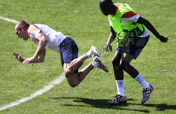 VIDEO Aproape de bătaie în cantonamentul Olandei: Arjen Robben şi Bruno Martins, incident violent!