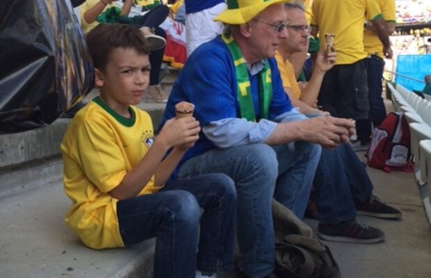 Şocant! Au plătit o sumă uriaşă pentru un bilet, dar au avut o surpriză neplăcută cînd au intrat pe stadion » Ce au păţit cîţiva fani brazilieni