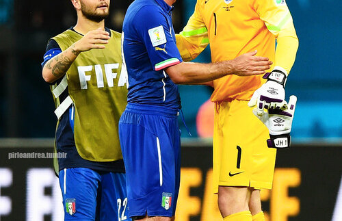 VIDEO L-a uimit prin execuţia incredibilă din lovitură liberă » Reacţia lui Hart cînd s-a întînit cu Pirlo la finalul meciului Anglia-Italia 1-2