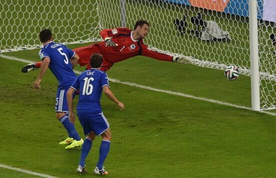 VIDEO A mai căzut un record! Sead Kolasinac a marcat cel mai rapid autogol din istoria Mondialului!