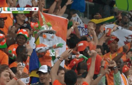 FOTO Suporteri "nebuni" la CM: statuia care a sărbătorit golul şi strîmbături către cameră :D