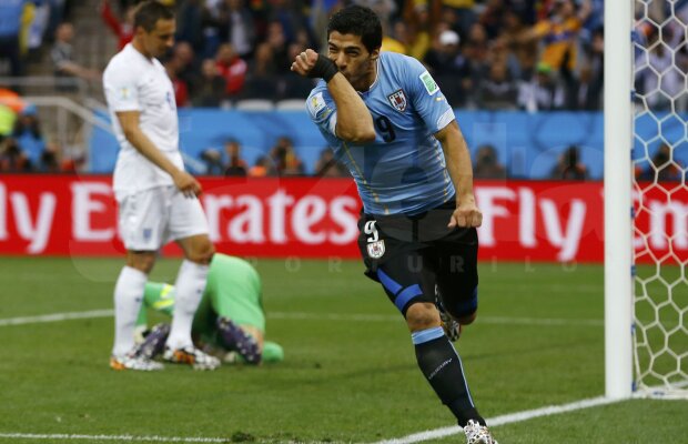VIDEO şi FOTO Uruguay - Anglia 2-1 » Luis Suarez păstrează speranţele sud-americanilor! Englezii sînt aproape eliminaţi