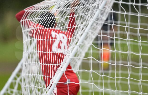 FOTO "Cîinii" s-au jucat cu ocaziile şi cîştigă la limită » Dinamo - Stalybridge Celtic 2-1
