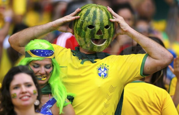Galerie FOTO Idei de la Mondiale » Cele mai trăznite prezenţe în tribunele din Brazilia