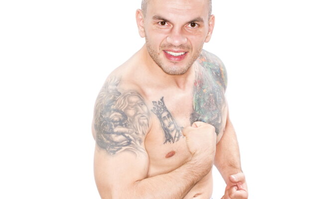 De ce şi-a făcut luptătorul Ionuţ “Pitbull” Atodiresei un tatuaj cu Ştefan cel Mare :)