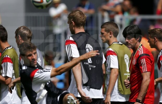 VIDEO Talentat şi pe ringul de dans! :D » Thomas Muller a făcut spectacol într-un club!