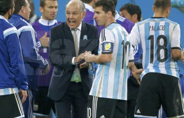 VIDEO Cine face legea: Alejandro Sabella sau Lionel Messi? "Bagă-l pe Aguero! Higuain e «mort»!"