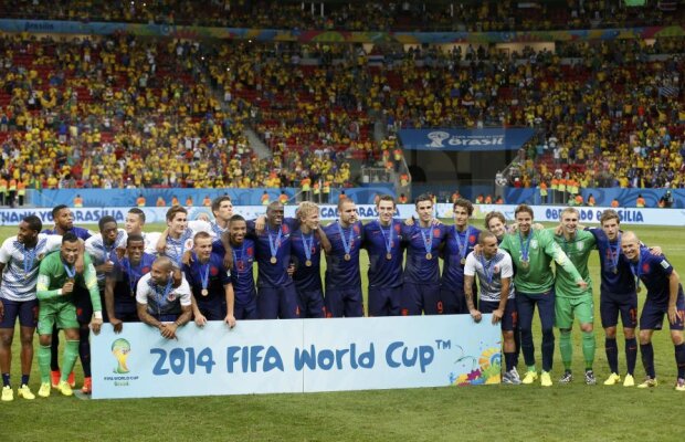 GALERIE FOTO Premiaţi de Sepp Blatter » Olandezii şi-au luat medaliile şi au sărbătorit locul 3