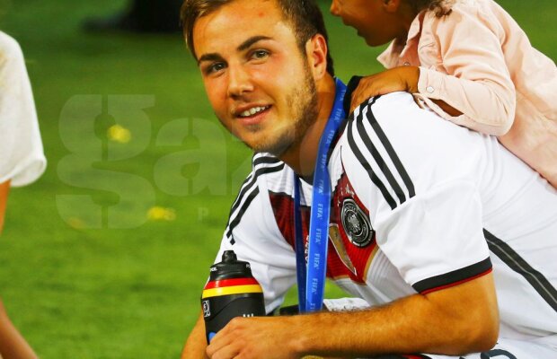 Noi i-am făcut fotbalişti pe cei mai mari jucători ai lumii » "Românii au descoperit America şi au inventat fotbalul" :D